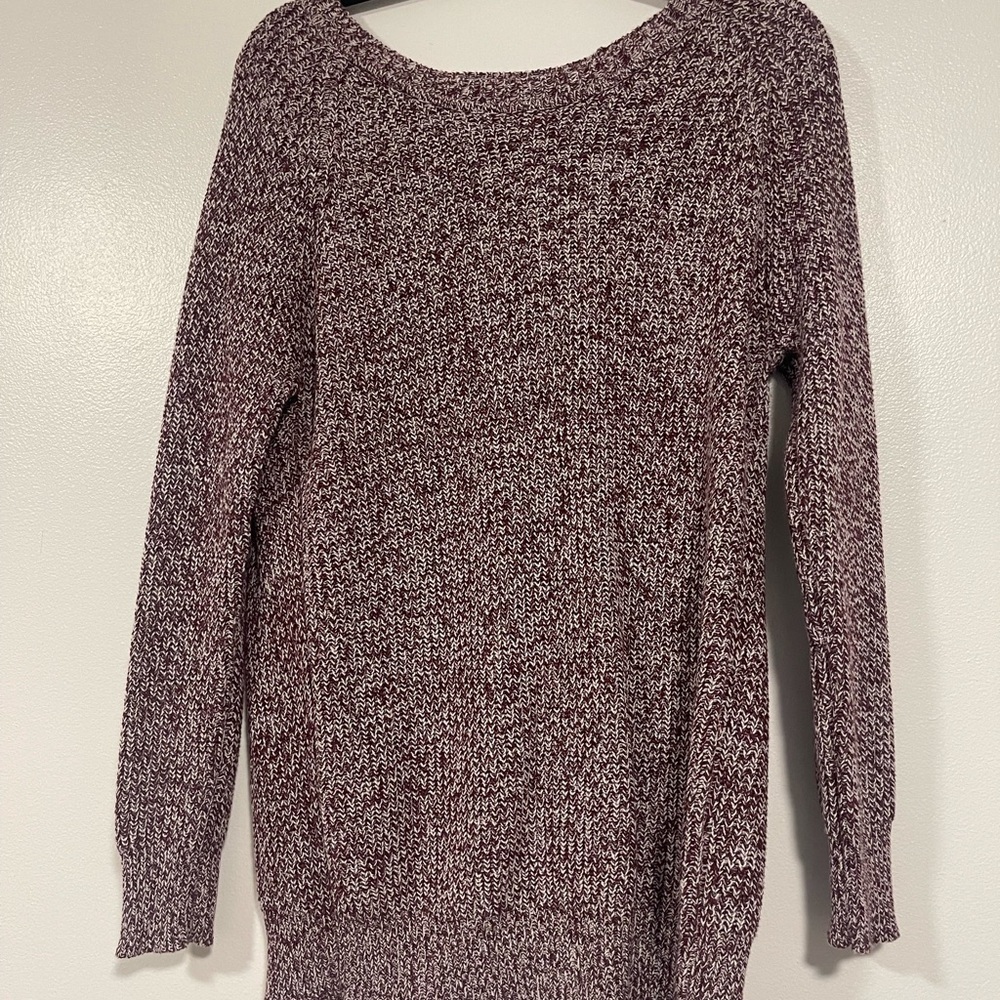 Sweater open in the back… women’s L. Magentaish and white..Great condition.